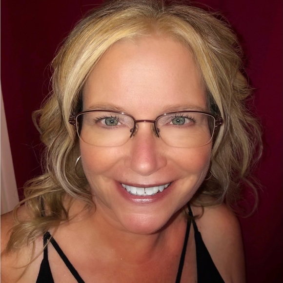 Meet your Posher, Peggy - Picture 2 of 2